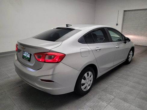 Used 2017 Chevrolet Cruze LS FWD image 9