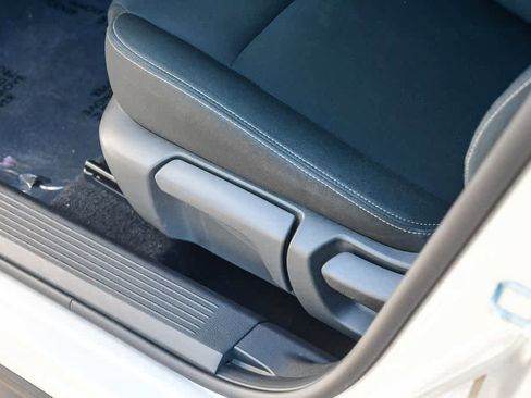 Used 2024 Nissan Rogue S image 24