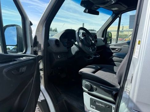 Used 2022 Mercedes-Benz Sprinter 2500 image 7