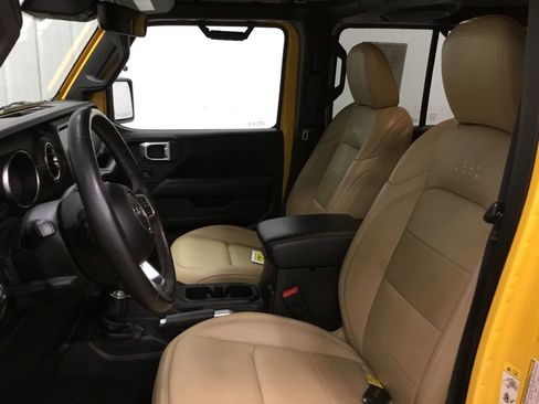 Used 2019 Jeep Wrangler Unlimited Sahara w/ Quick Order Package 24M Moab AWD/4WD image 10