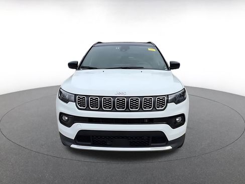 Used 2025 Jeep Compass Limited image 4