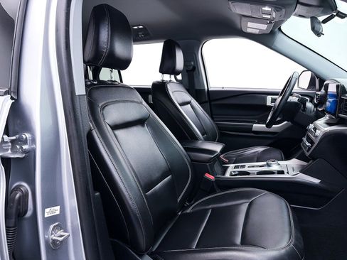 Used 2022 Ford Explorer XLT w/ Equipment Group 202A image 37