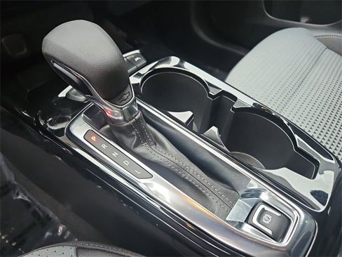 Used 2025 Chevrolet Trax LT w/ LT Convenience Package image 15