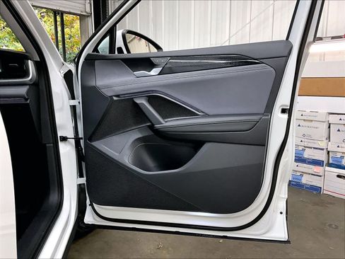 New 2026 Volkswagen Tiguan SE FWD image 30