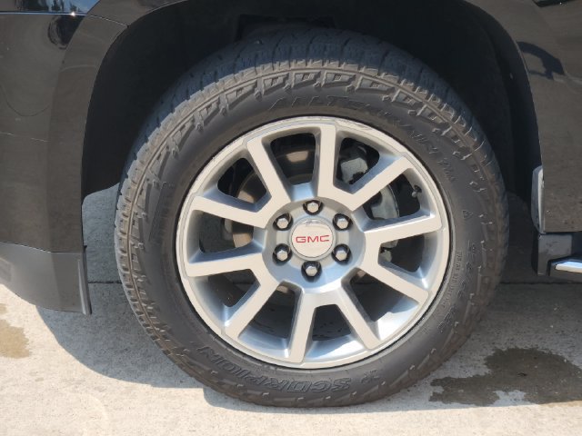 Used 2018 GMC Yukon Denali w/ Open Road Package AWD/4WD image 10