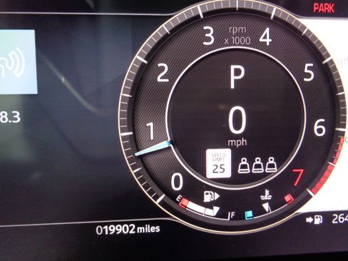 Used 2024 Jaguar F-PACE R-Dynamic S image 21