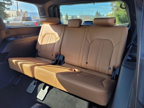 New 2024 Ford Expedition Platinum image 33