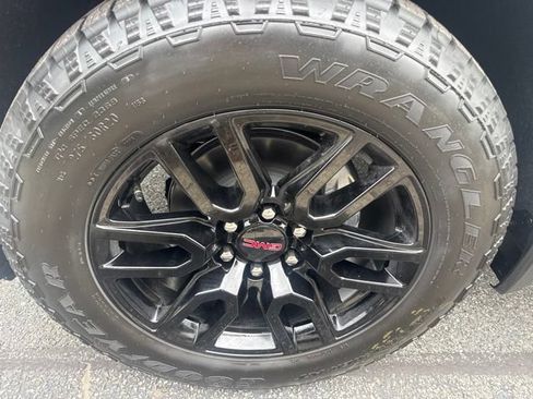 New 2026 GMC Sierra 1500 Elevation w/ Elevation Select Package AWD/4WD image 4