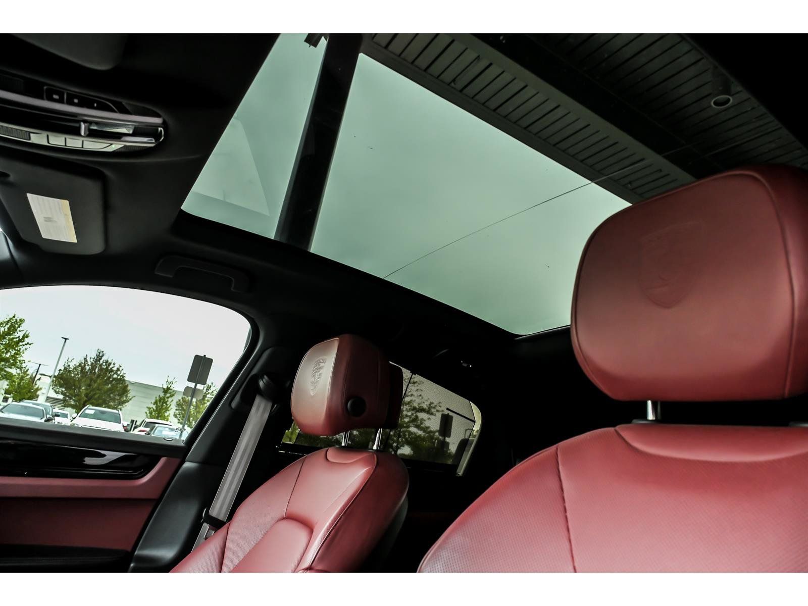Used 2023 Porsche Cayenne Platinum Edition AWD/4WD image 13