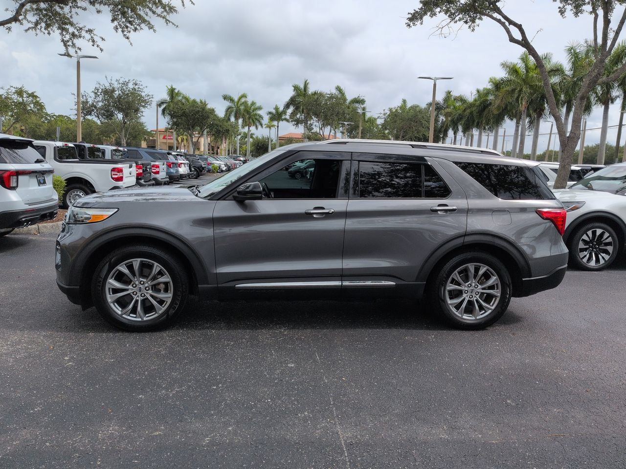 Used 2021 Ford Explorer Limited w/ Equipment Group 301A RWD image 7