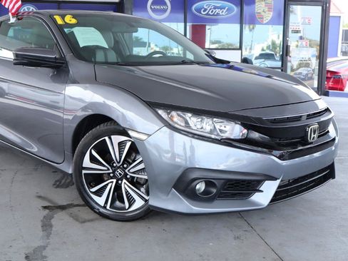 Used 2017 Honda Civic EX-T image 2