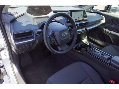 Certified 2025 Toyota Prius LE FWD image 9