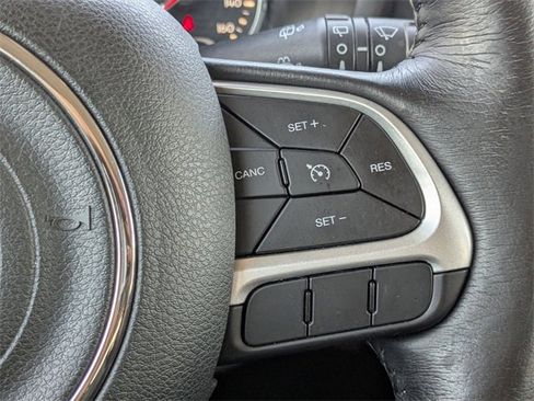 Used 2019 Jeep Renegade Latitude w/ Cold Weather Group image 28