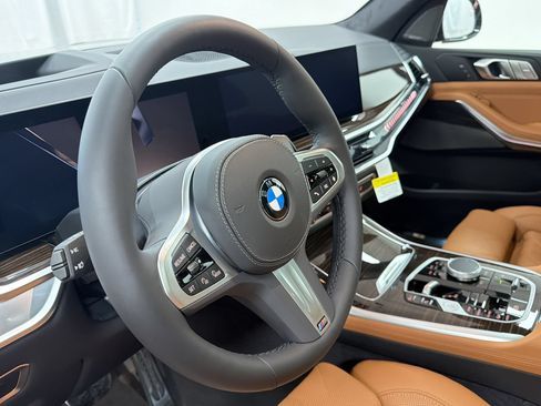 Used 2026 BMW X7 xDrive40i w/ M Sport Package AWD/4WD image 4