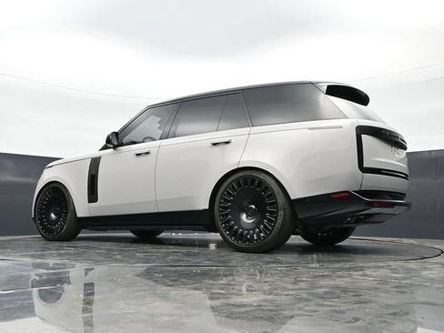 Used 2025 Land Rover Range Rover SV AWD/4WD image 42