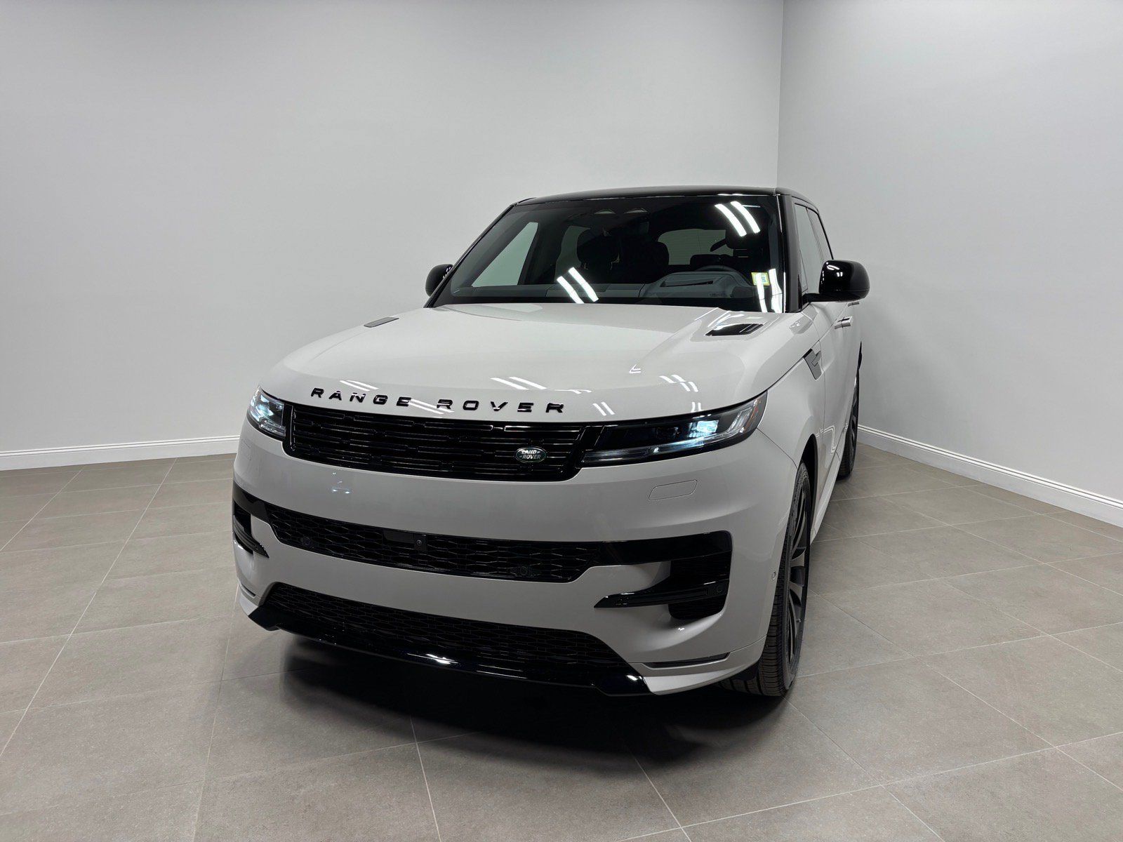New 2026 Land Rover Range Rover Sport Dynamic SE AWD/4WD image 2