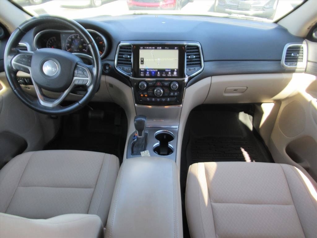Used 2022 Jeep Grand Cherokee Laredo E AWD/4WD image 12