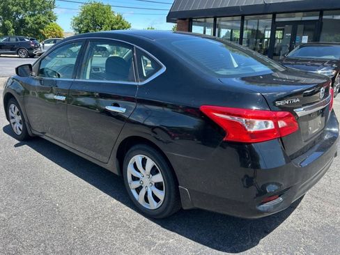 Used 2017 Nissan Sentra S image 7