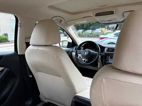 Used 2012 Volkswagen Jetta SE FWD image 25