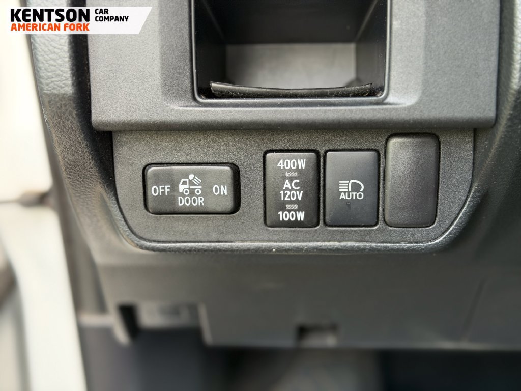 Used 2018 Toyota Tacoma TRD Off-Road AWD/4WD image 15