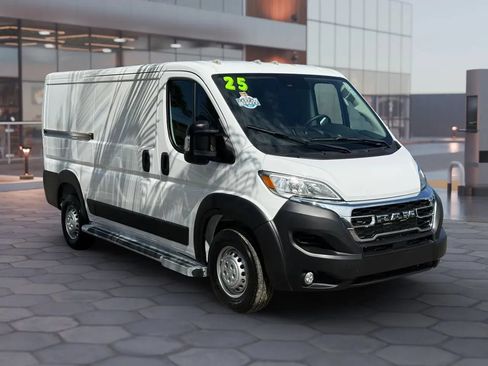 Used 2025 RAM ProMaster 2500 w/ U-Haul Equipment Group FWD image 8