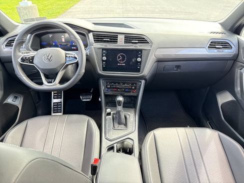 Certified 2023 Volkswagen Tiguan SE R-Line FWD image 18