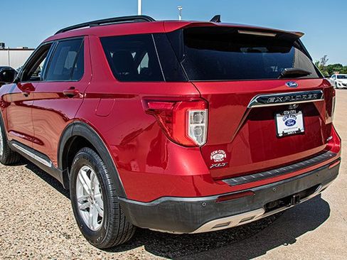 Used 2021 Ford Explorer XLT w/ Equipment Group 202A AWD/4WD image 3