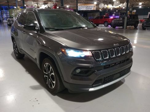 Used 2023 Jeep Compass Limited AWD/4WD image 5