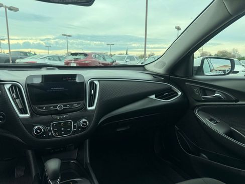 Used 2024 Chevrolet Malibu LT image 35