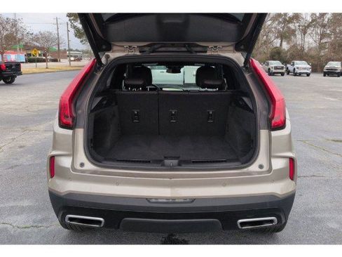 Used 2025 Cadillac XT4 Premium Luxury FWD image 4