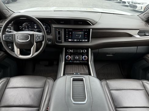 Used 2023 GMC Yukon XL Denali RWD image 29