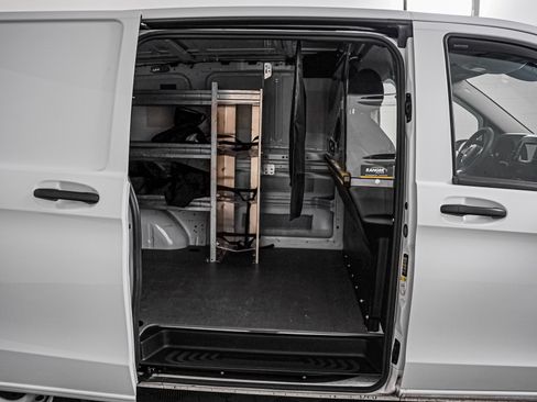 Used 2023 Mercedes-Benz Metris image 11