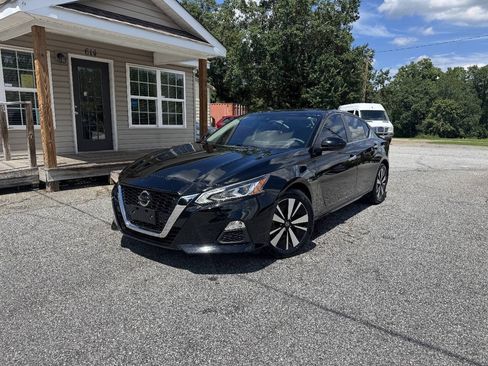 Used 2022 Nissan Altima 2.5 SV FWD image 2