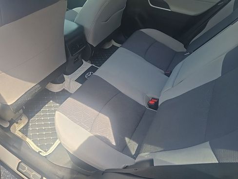 Used 2021 Toyota RAV4 XLE w/ Convenience Package AWD/4WD image 11
