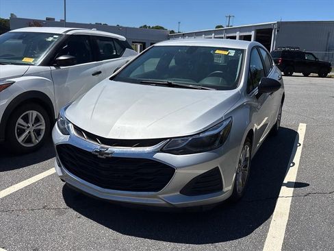 Used 2019 Chevrolet Cruze LT FWD image 4