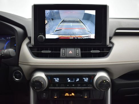 Used 2023 Toyota RAV4 XLE Premium image 18