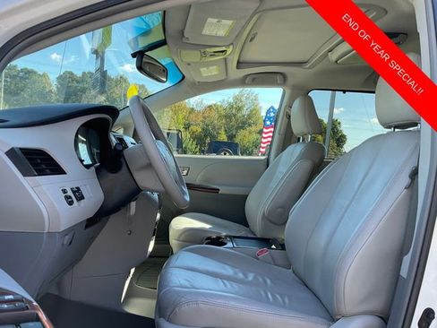 Used 2011 Toyota Sienna XLE image 10