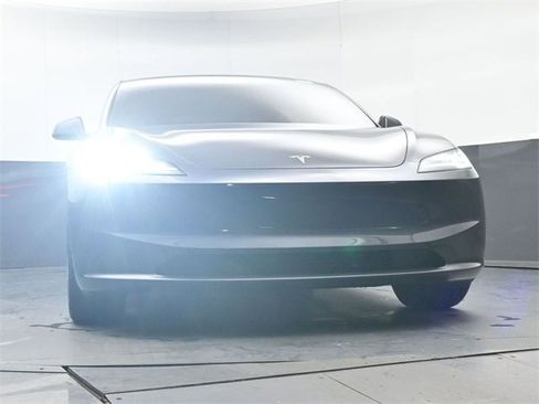 Used 2025 Tesla Model 3 image 33
