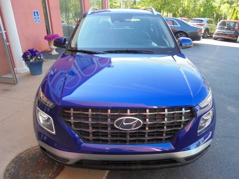 Used 2024 Hyundai Venue Limited FWD image 34