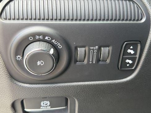 Used 2024 Jeep Wagoneer Series III AWD/4WD image 35