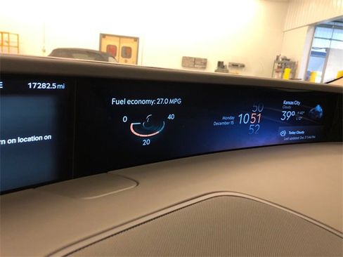 Used 2024 Lincoln Nautilus Premier w/ Equipment Group 102A image 23