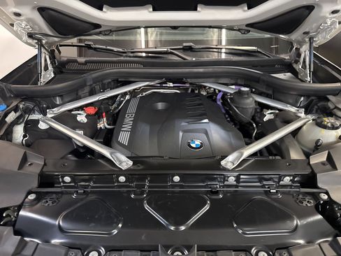 Used 2024 BMW X7 xDrive40i image 38