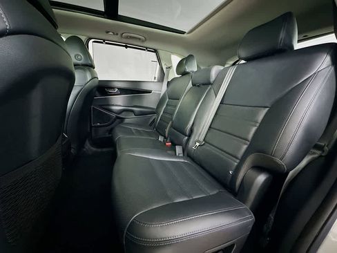 Used 2019 Kia Sorento SX image 14