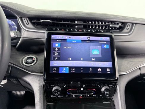 Used 2023 Jeep Grand Cherokee Limited image 21