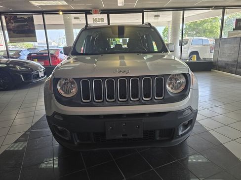 Used 2015 Jeep Renegade Latitude FWD image 2