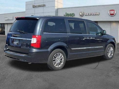 Used 2014 Chrysler Town & Country Touring-L w/ Driver Convenience Group FWD image 7