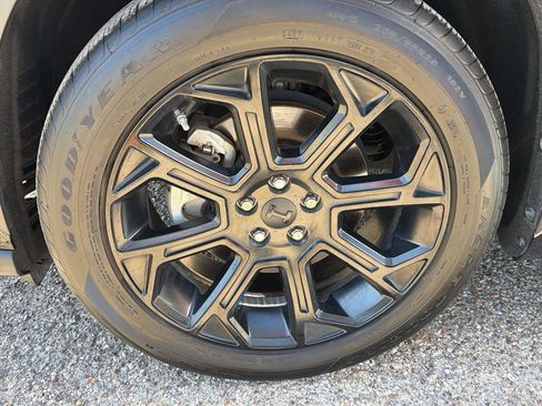 Used 2022 Toyota Highlander L image 8