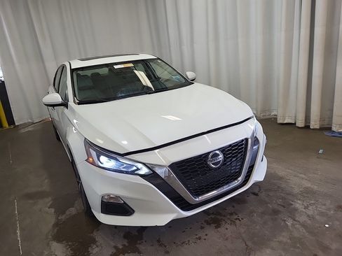 Used 2022 Nissan Altima 2.5 SV w/ SV Premium Package FWD image 6