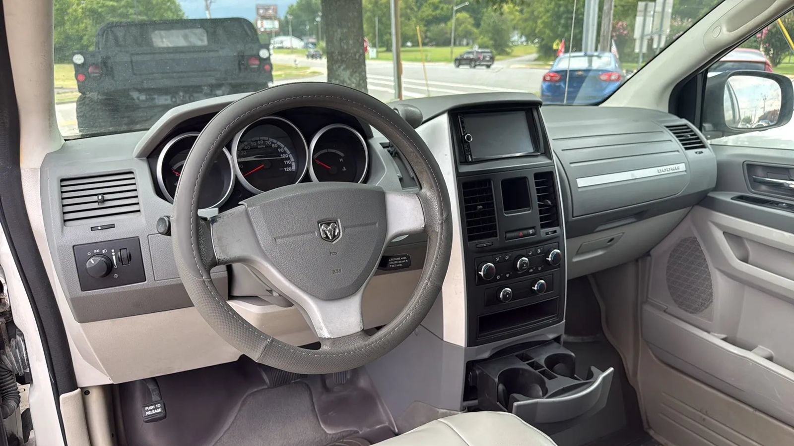 Used 2010 Dodge Grand Caravan SE w/ Climate Group FWD image 11
