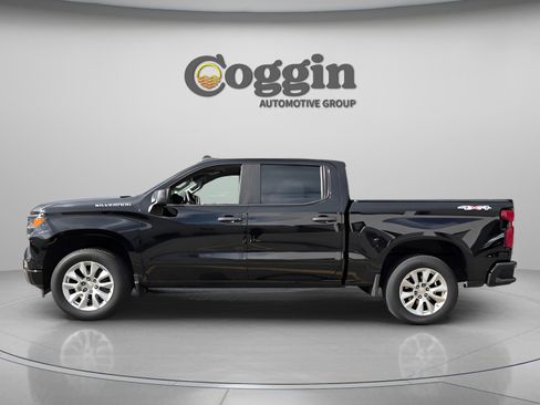 Used 2023 Chevrolet Silverado 1500 Custom AWD/4WD image 2